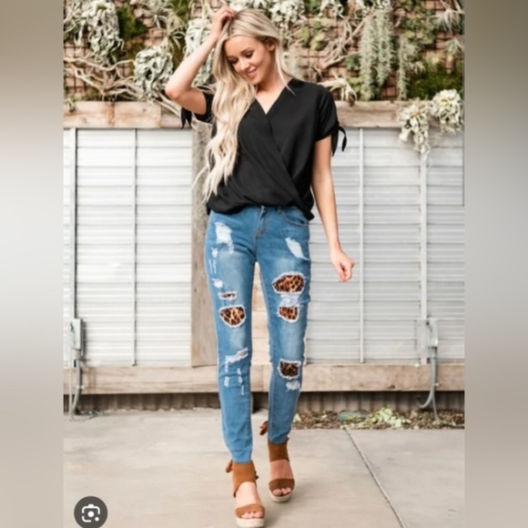 Judy Blue Sz15/32 Jeans Skinny Fit Distressed Tattered Leopard Print Patch Pants - Picture 2 of 16